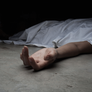 रात को छात्रा ने भेजा मैसेज, सुबह फंदे पर लटका मिला छात्र, घरवालों ने किया हंगामा; 6 पर मुकदमा