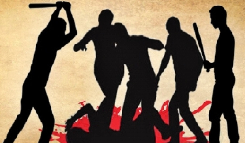 पति को पीटा, पत्नी को ब्लेड से किया लहूलुहान