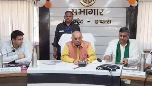 ‘अब यूपी में गाय नहीं, कसाई कांपता है’, योगी सरकार के मंत्री ने शंकराचार्य को दी बंगाल में यात्रा निकालने की सलाह, बोले- मैं भी साथ चलूंगा