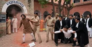 कन्नौज कचहरी में ‘फिल्मी’ फरारी की कोशिश: सिपाही की आंखों में मिर्च झोंक भागे हत्यारोपित, फिर दबोचे गए