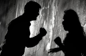 युवक ने जहरीला पदार्थ और महिला ने फंदा लगा दी जान