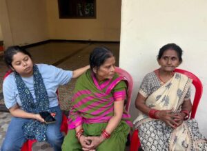 एंबुलेंस ड्राइवर चिल्लाता रहा… बुजुर्ग मरीज ने तोड़ा दम: 7 Km जाने में लगा एक घंटा, परिजन बोले- हैलट पुल पर फंसे रहे 25 मिनट